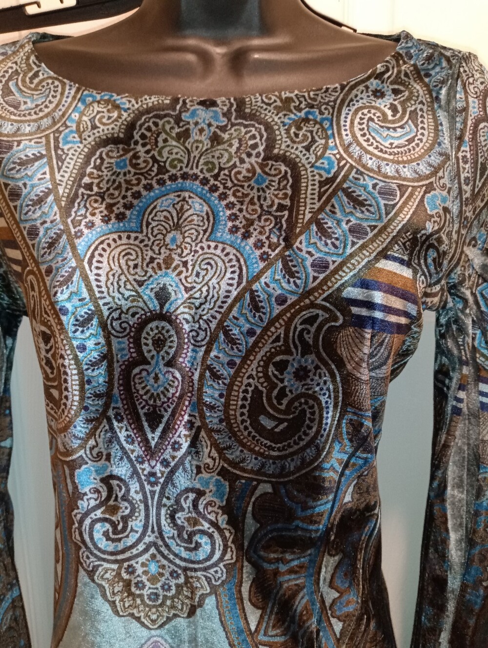 One World Velvet Paisley Print Long Sleeve Bodycon Tunic Dress in Blue & Purple - Picture 2 of 5